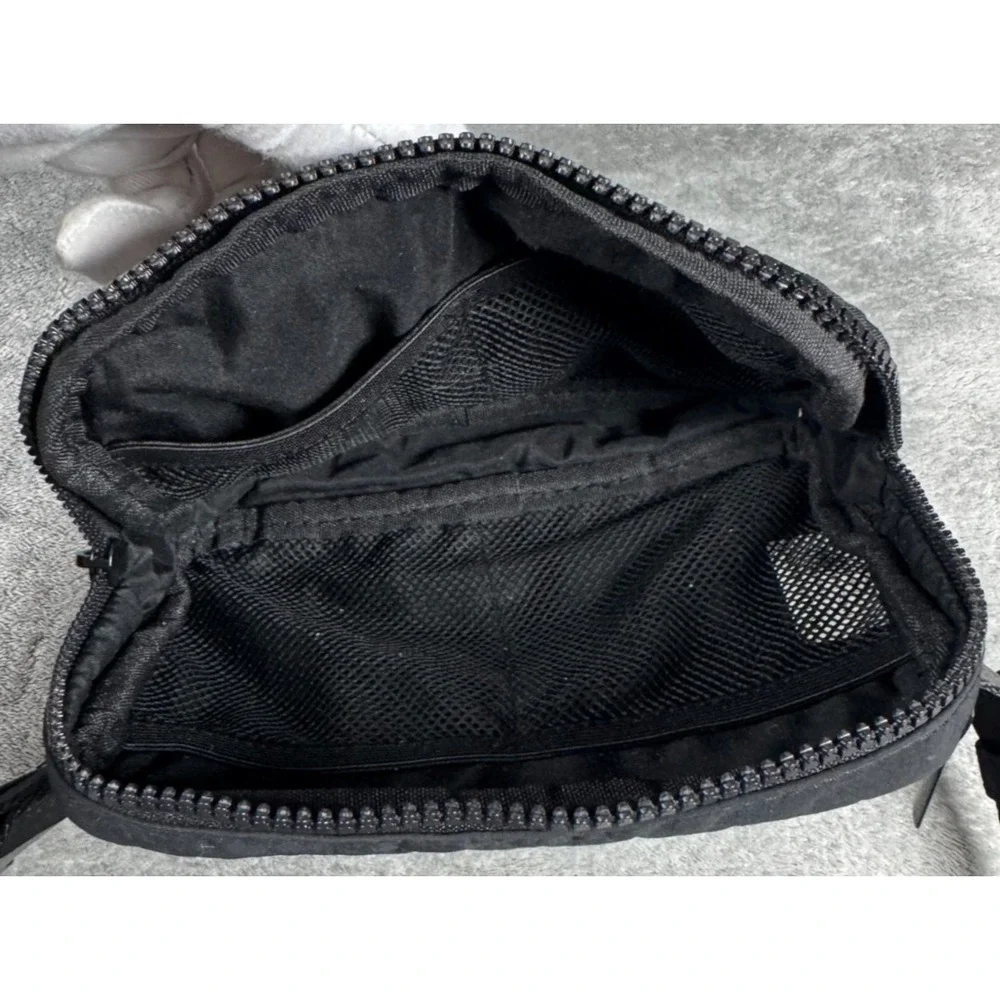 No Boundaries Everyday Belt Bag Waist Pack or Sling Black One Sz WM4059065-0523